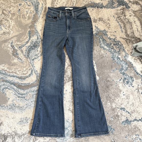 Levi's Women's 726 High Rise Flare Jeans. Women’s size 26X30. - Picture 2 of 5
